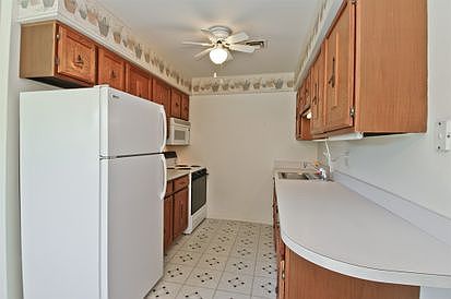 5th image of 7409 Clarendon Ct