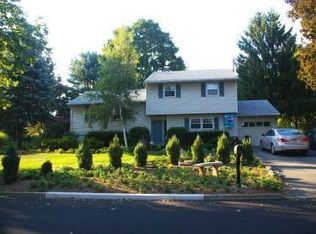 25 Hillside Dr, Clinton, NJ 08809