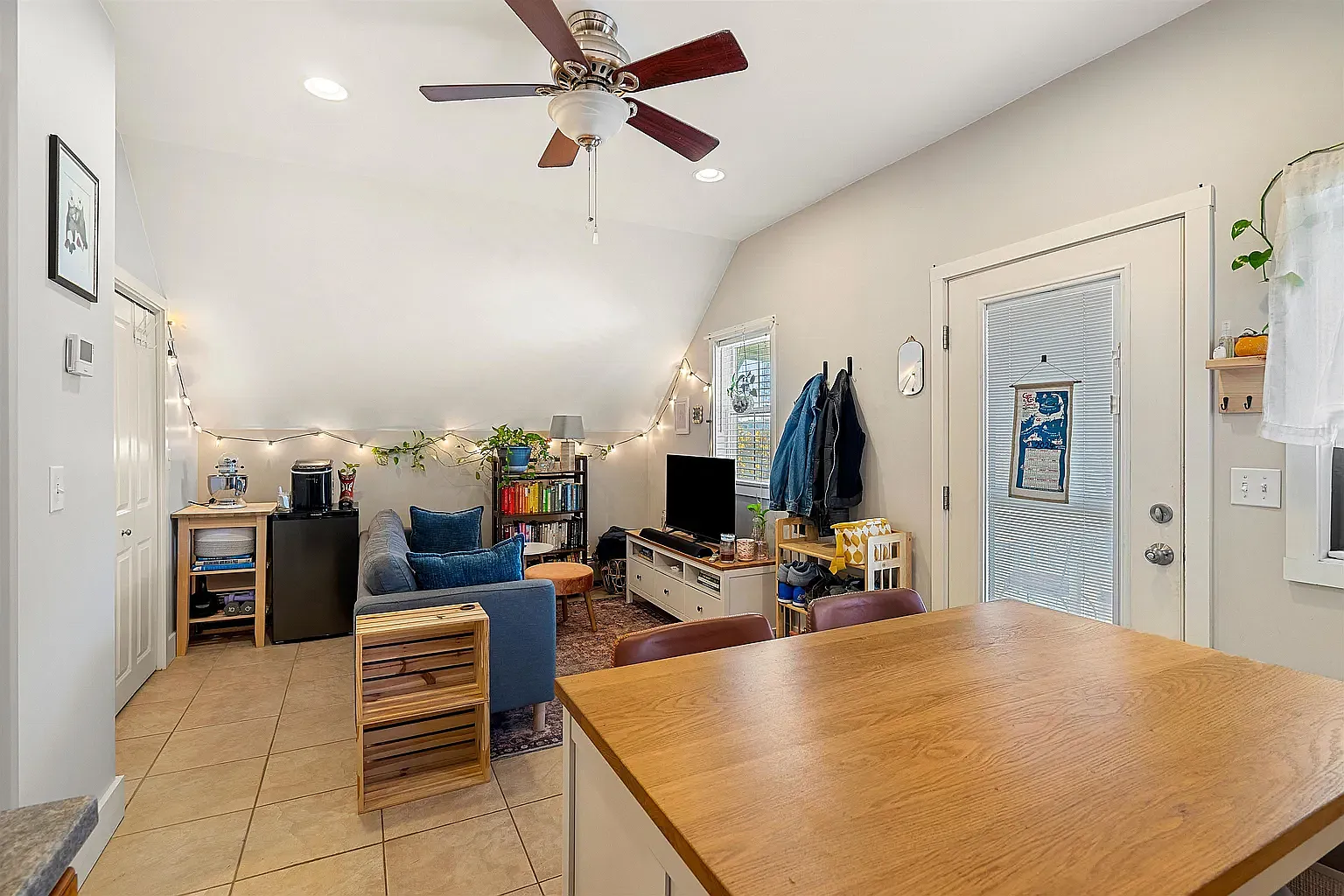 2 bed, 900 sqft, $2,500 — Photo 1