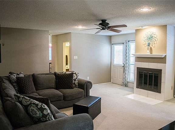 3rd image of 809 Burr Oak Dr