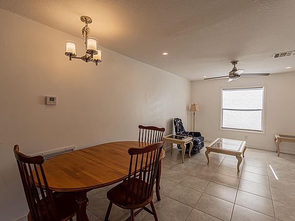 4th image of 485 SE Fairchild Ave