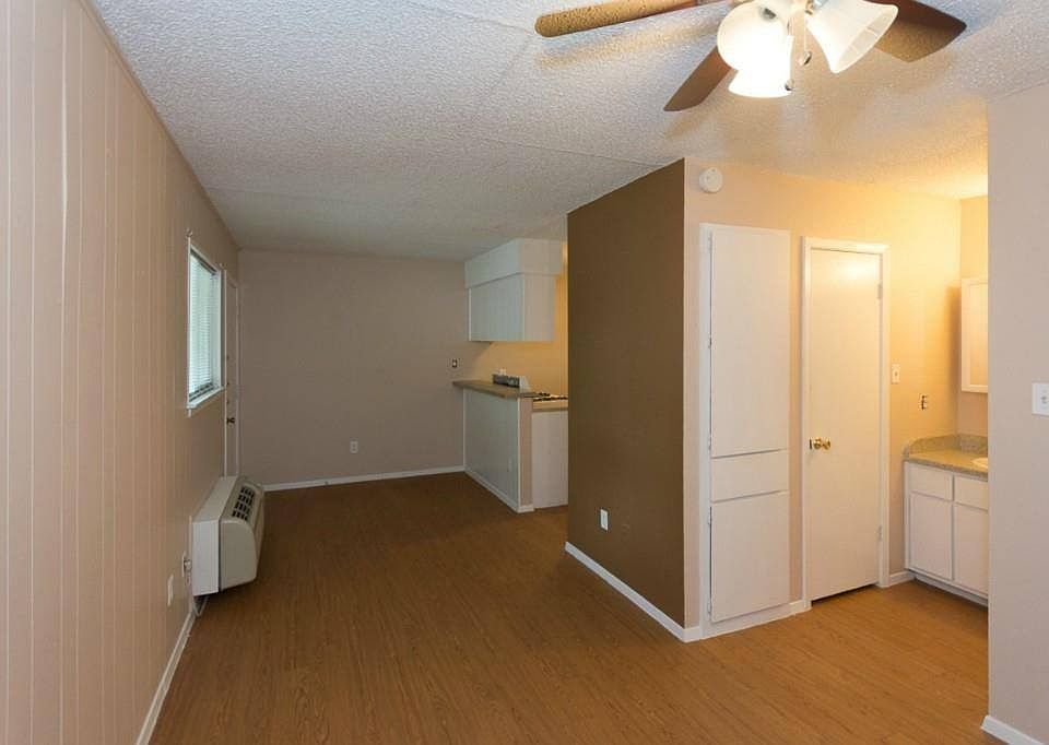 2nd image of 400 W 34th St APT 204