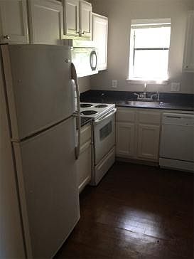 3rd image of 405 Cherry St APT 8