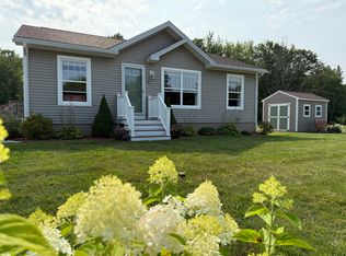 4 Hayfield Ln, Lisbon, ME 04250