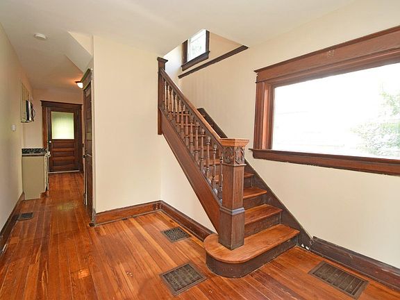 5th image of 271 Oakmont St