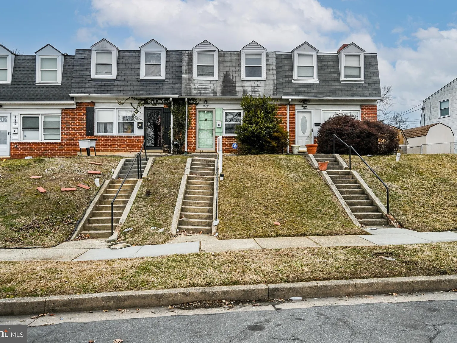 3 bed, 1024 sqft, $1,700 — Photo 3