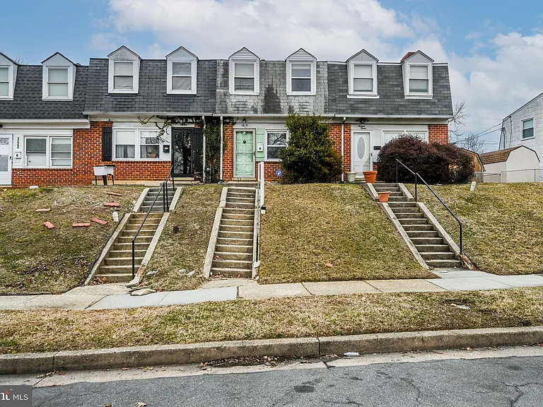 1610 Wentworth Ave — Photo 3