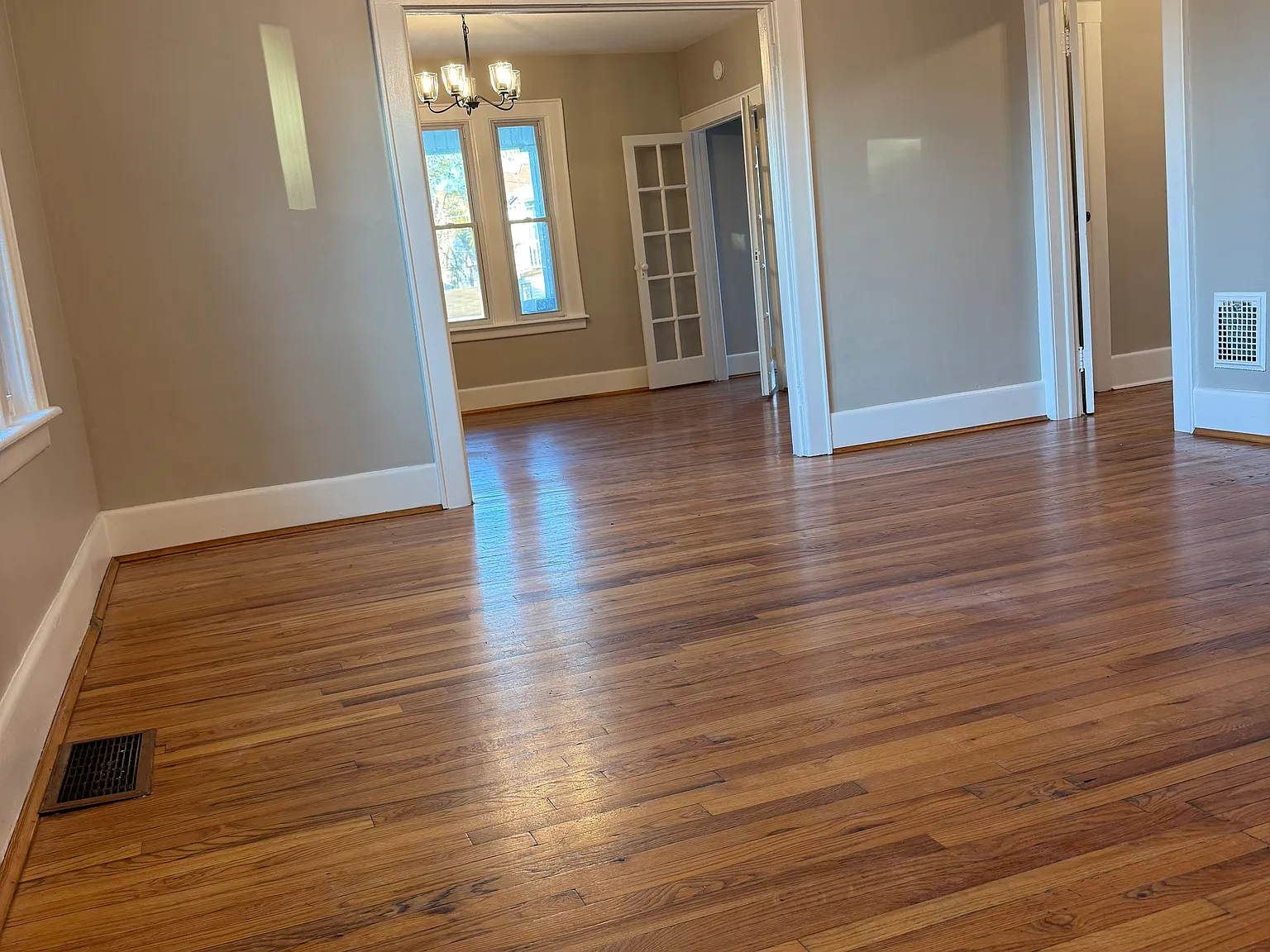 3 bed, 1200 sqft, $1,300 — Photo 3