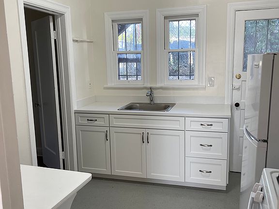 5th image of 1040 3/4 Laguna Ave