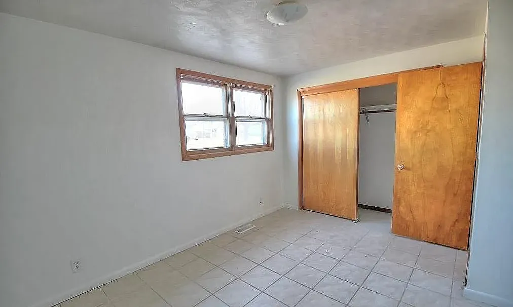 Building Photo - 525 N Clarmar Ave #4