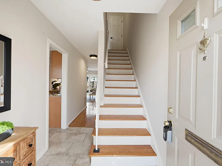 8230 Carrleigh Pkwy #84 — Photo 6