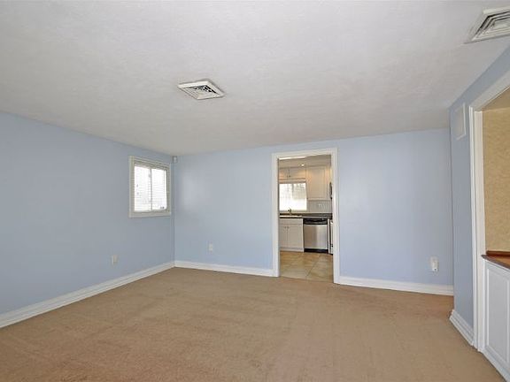 3rd image of 1004 Lancaster Dr