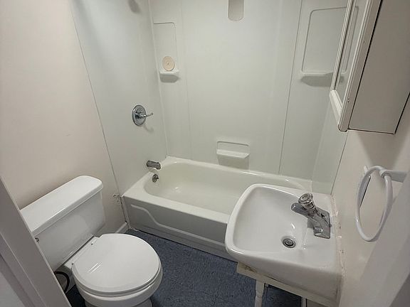 4th image of 236 Genesee St #2