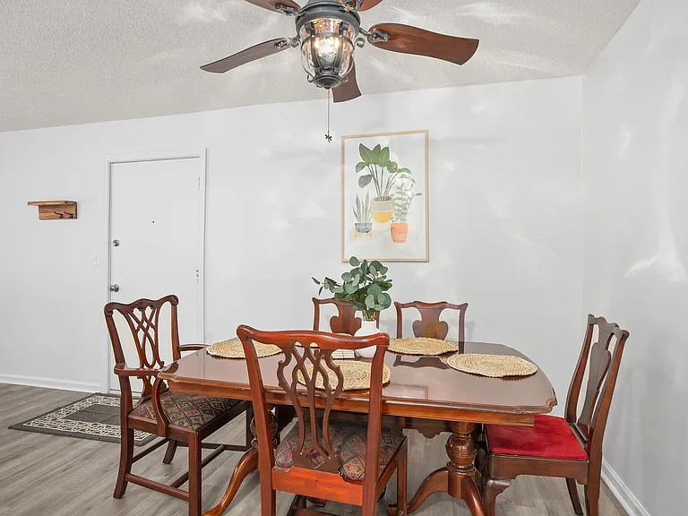 2260 Sunderland Rd #82W — Photo 9