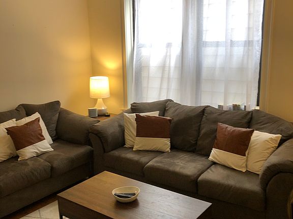 2nd image of 1050 N Damen Ave APT 1R