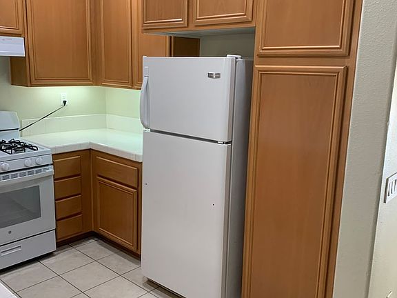 4th image of 1800 E Lakeshore Dr Unit 2807