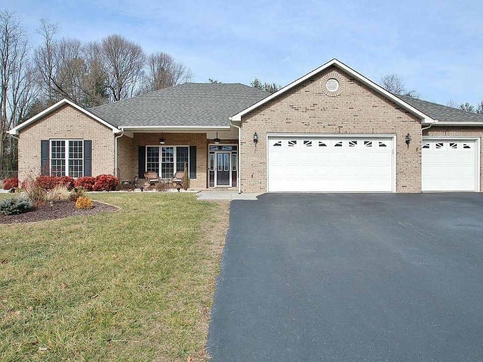 1st image of 10 Winthrop Pl