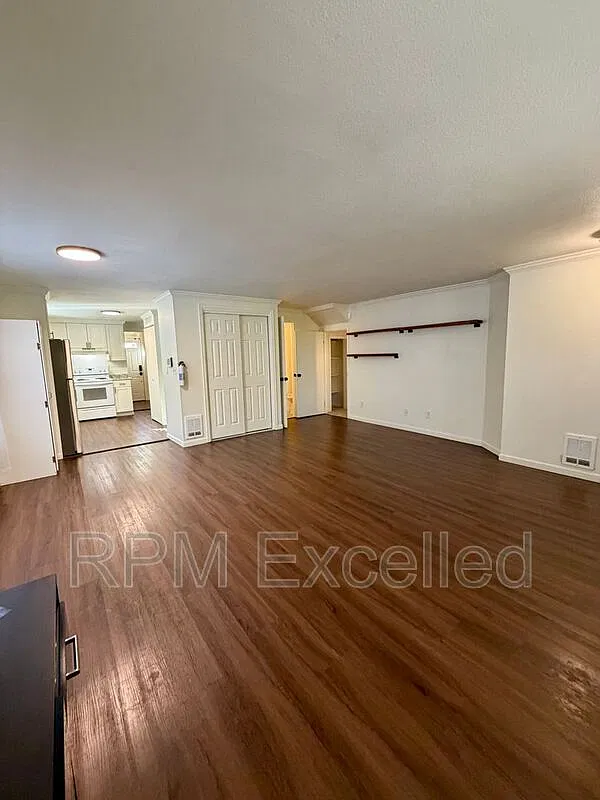 2 bed, 2.0 bath, 1100 sqft, $2,400 — Photo 4