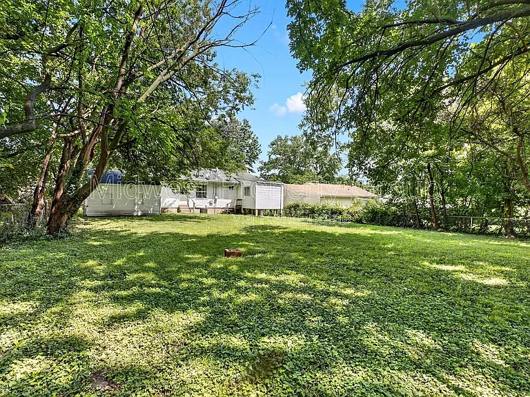10027 Lilac Ave — Photo 21