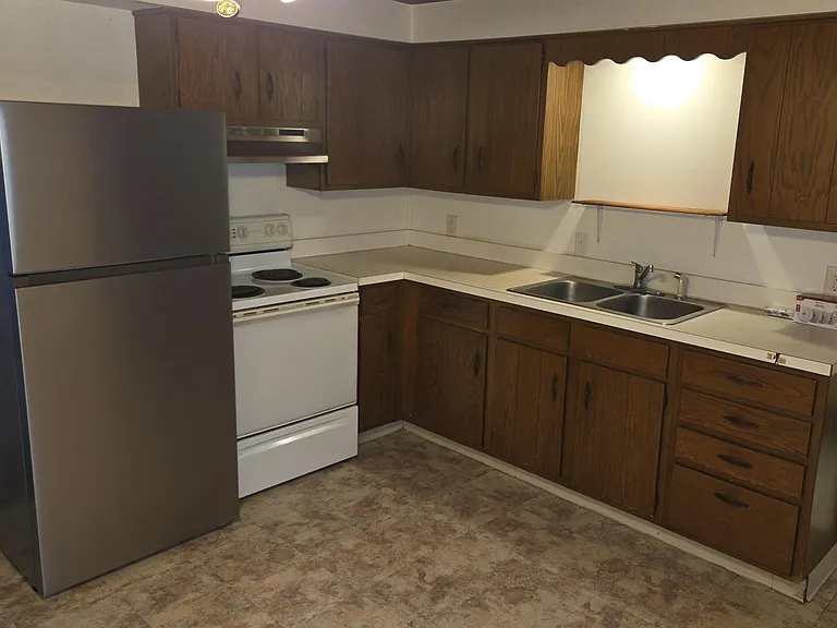 1868 E 42nd St #1 — Photo 3