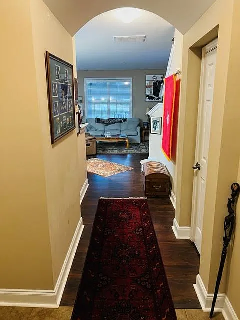3 bed, 2.5 bath, 1709 sqft, $2,100 — Photo 2