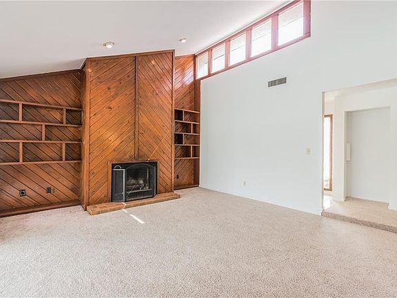 3rd image of 8013 Lago Vista Dr