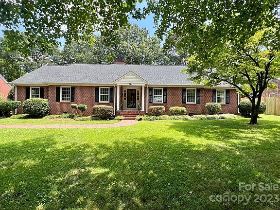 2nd image of 944 Churchill Dr