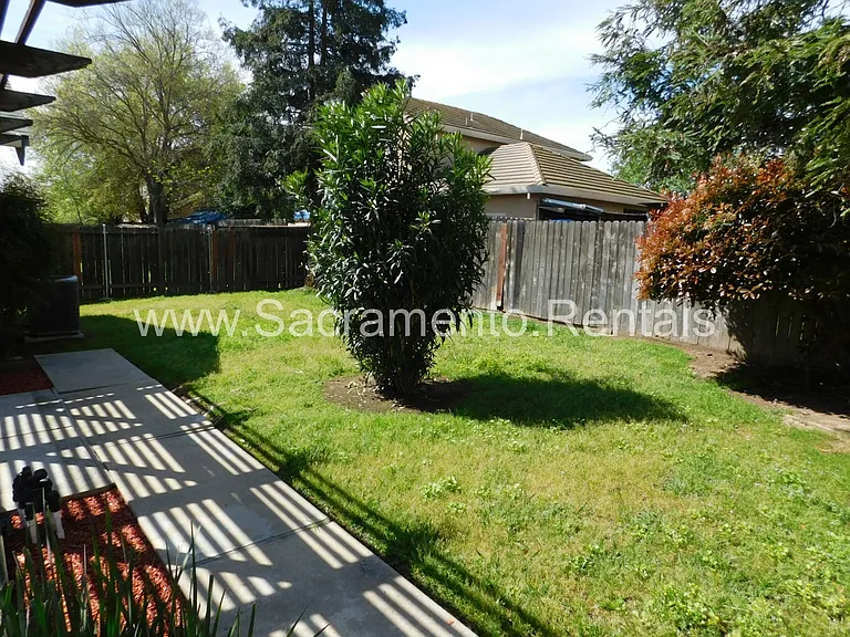 7313 Bruno Way — Photo 17