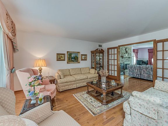 5th image of 21422 Bramble Dr