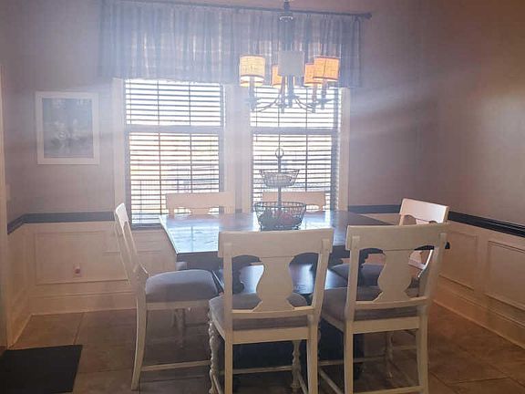 3rd image of 609 Shady Oaks Ln