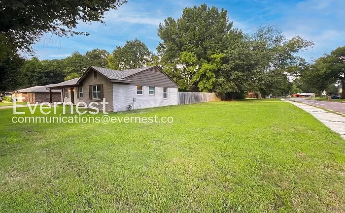 8250 Chesterfield Dr — Photo 24