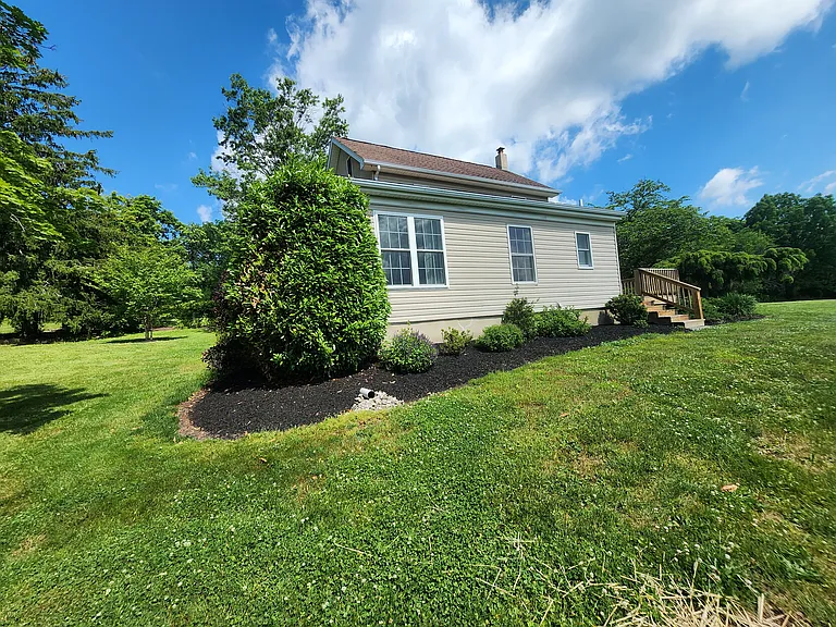 Back view of 1/2 duplex