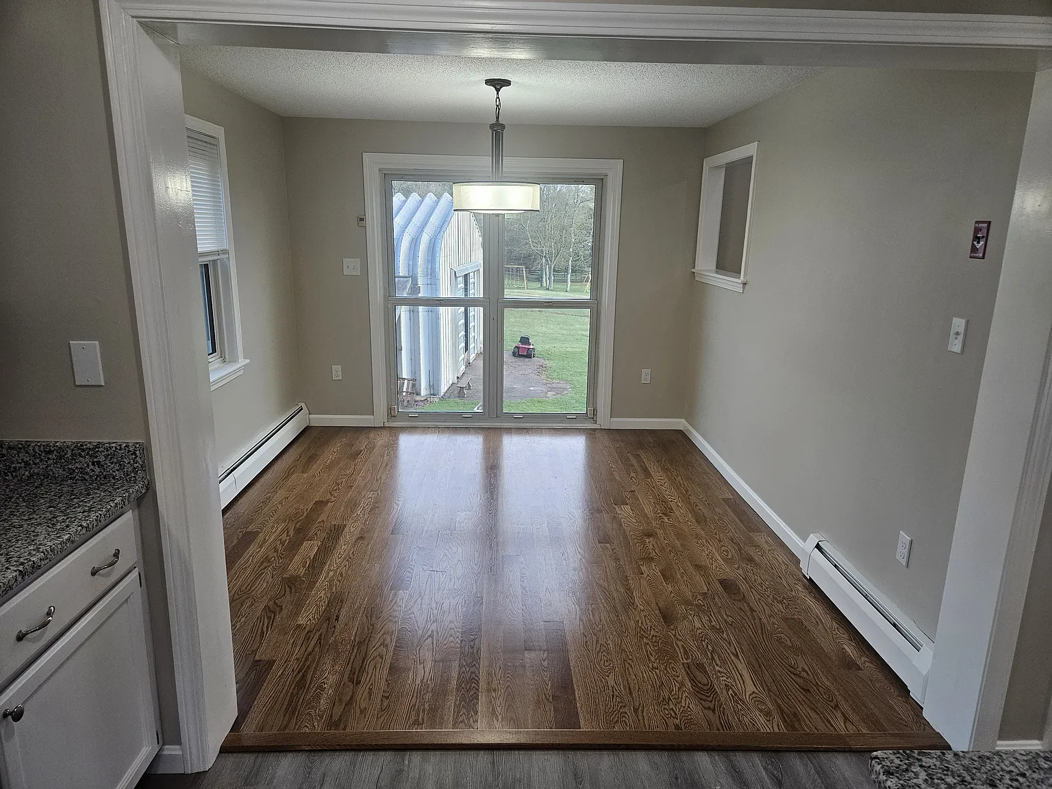 3 bed, 1210 sqft, $3,500 — Photo 3