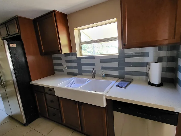 712 E Pierce St #2 — Photo 6