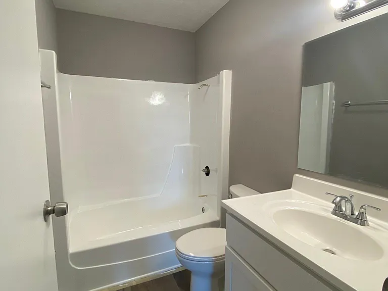 220 Geri Ln #D — Photo 4