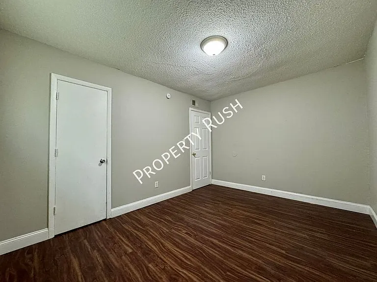 6303 Walden Ave #B — Photo 19