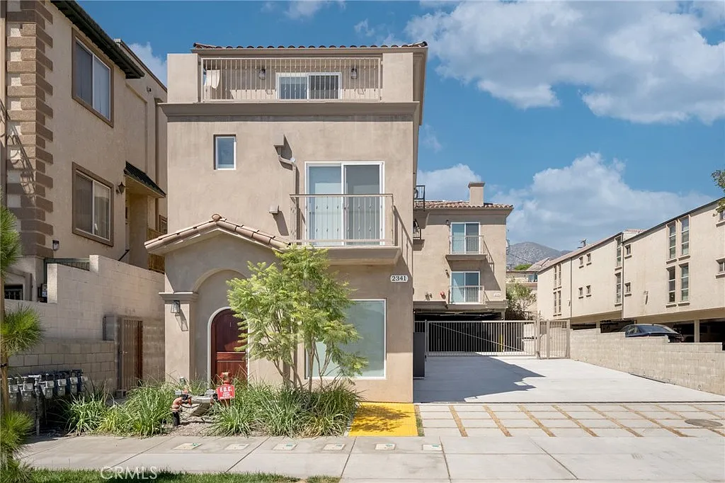 3 bed, 3.5 bath, 1609 sqft, $4,200 — Photo 2