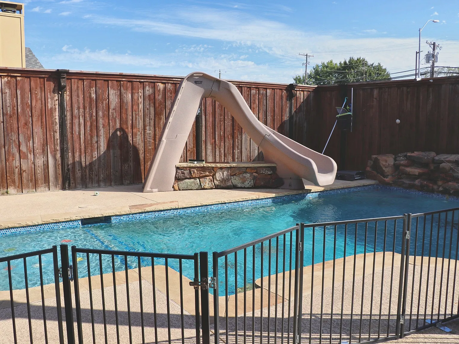 3 bed, 1905 sqft, $2,950 — Photo 2