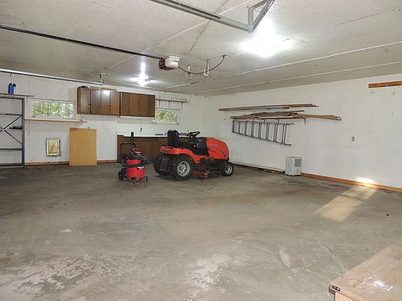 4th image of 231 Madison St