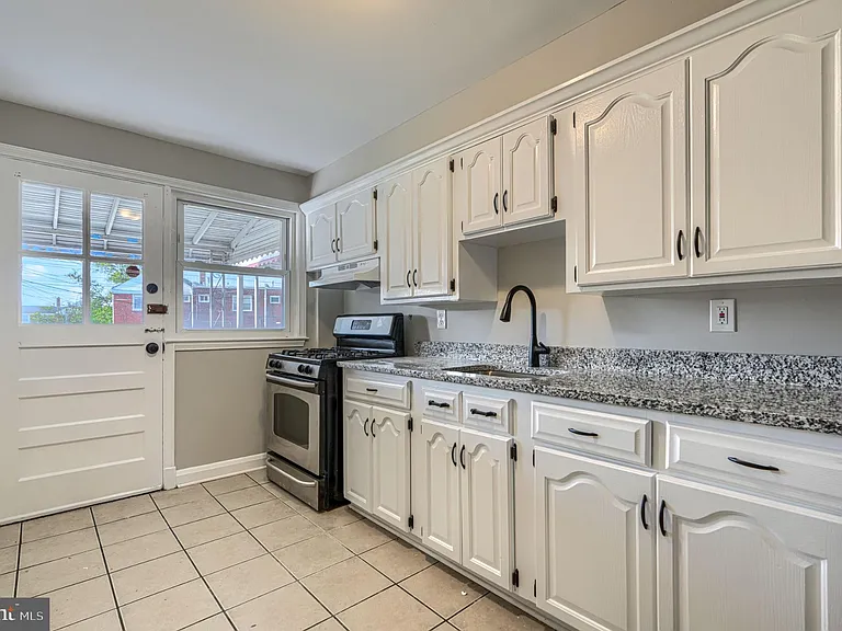 1207 Dalton Rd — Photo 2
