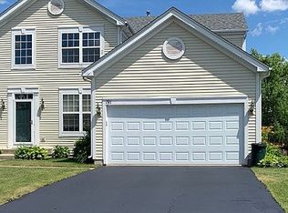 191 Copper Mountain Dr, Gilberts, IL 60136