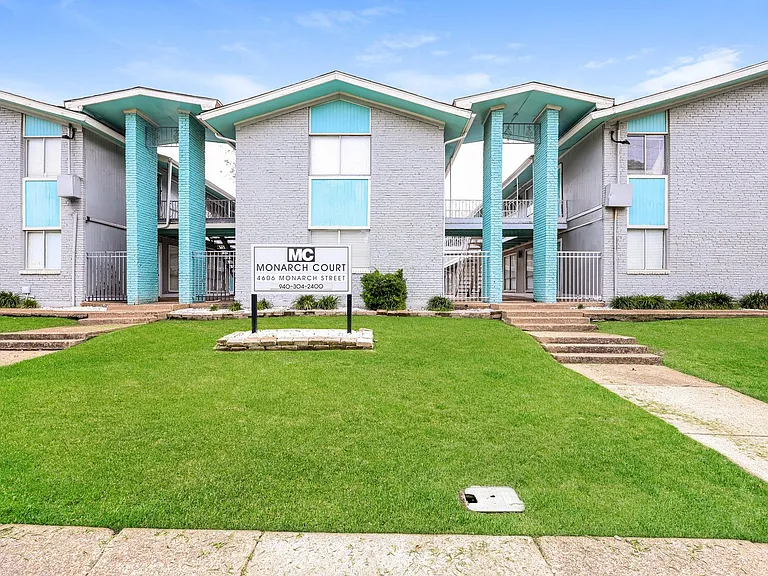 Monarch Court — Photo 1