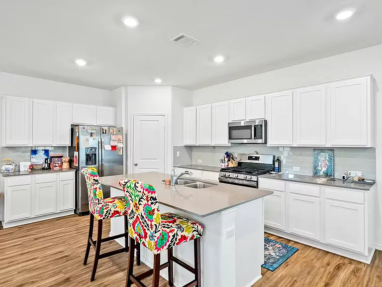 10303 Buster Dr — Photo 3