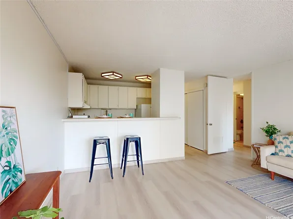2140 Kuhio Ave APT 812, Honolulu, HI 96815