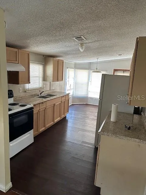 3 bed, 2.0 bath, 1246 sqft, $1,700 — Photo 4