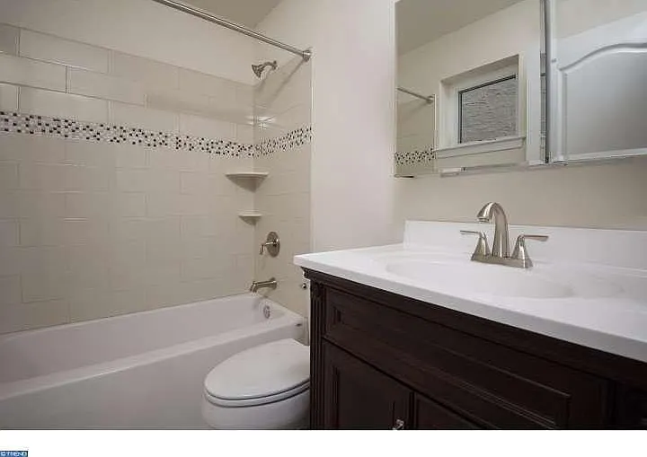 422 E Hector St — Photo 26