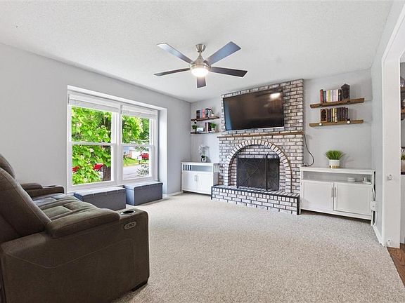 3rd image of 629 SW 36th Ter