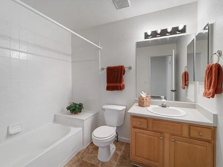 4452 S Auckland Ct — Photo 17
