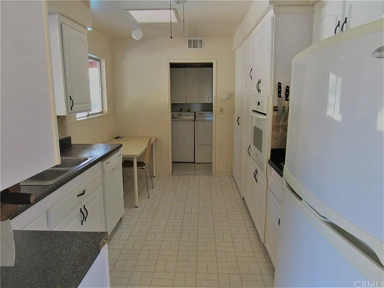 415 W Campus View Dr — Photo 5