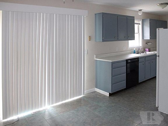 5th image of 303 E Broadway